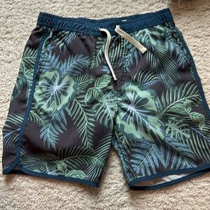 Like new - fair Harbor boys swim trunks lined size L